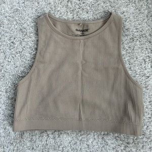 seamless crop top garage